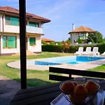 помело - Family Pomelo Villa Bŭlgarevo