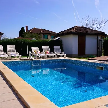 помело - Family Pomelo Vilă *