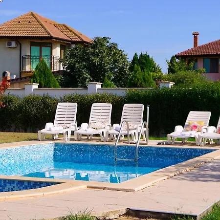 помело - Family Pomelo Vilă *